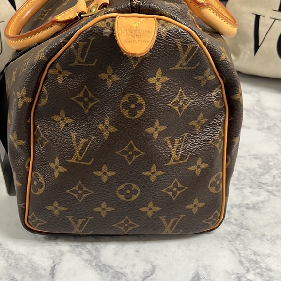 LOUIS VUITTON MONOGRAM
CANVAS SPEEDY 30 - Picture 11 of 16